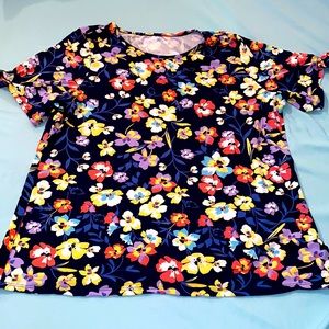 Short sleeve flower top